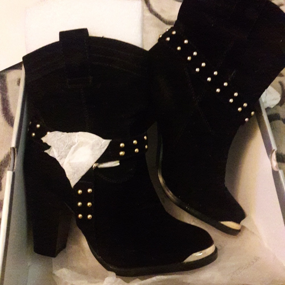 **DONATED**Black Boots, 6